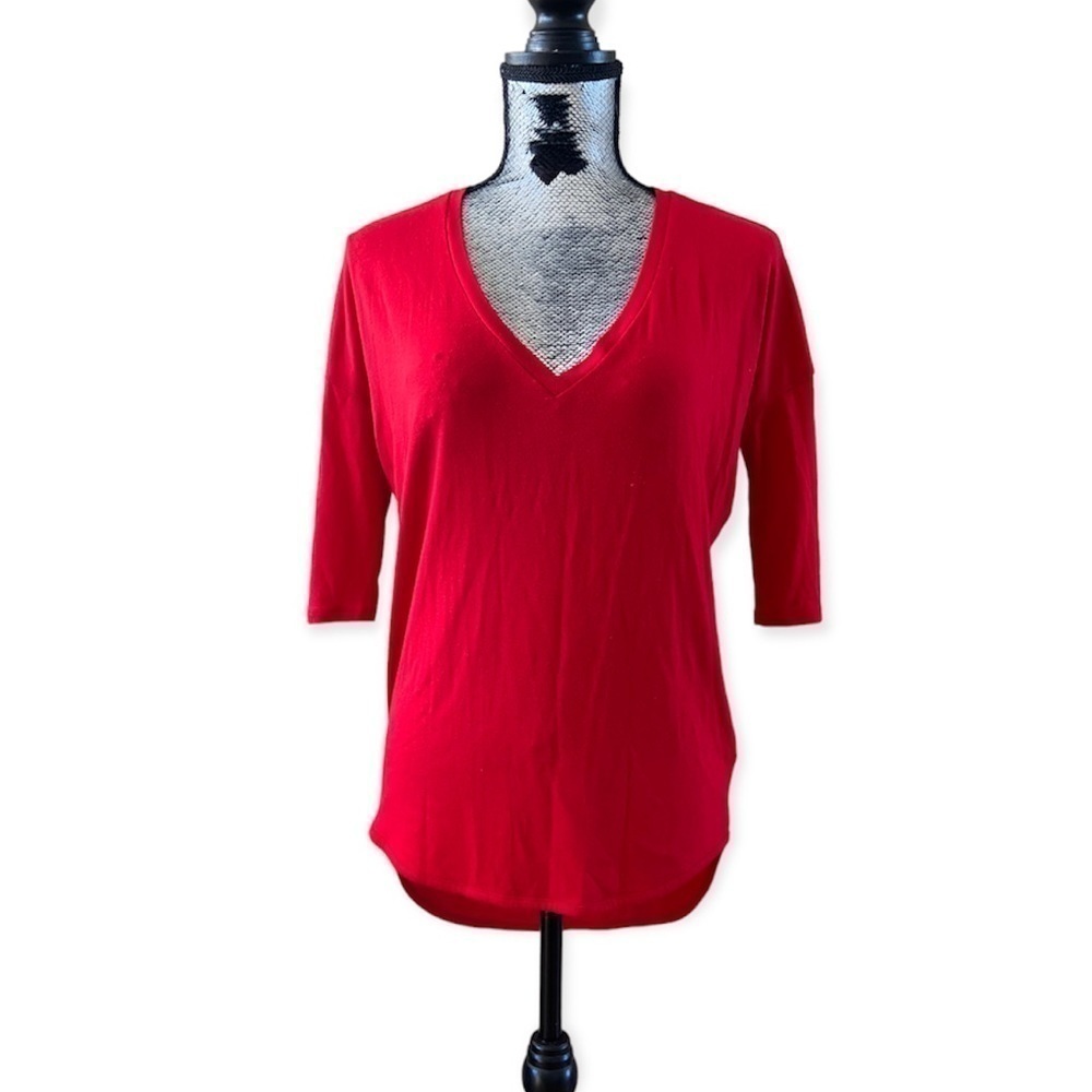 𝅺⭐️2 FOR $20⭐️ Express One Eleven Cherry Red Vneck Quarter Sleeve Top. XS/S
